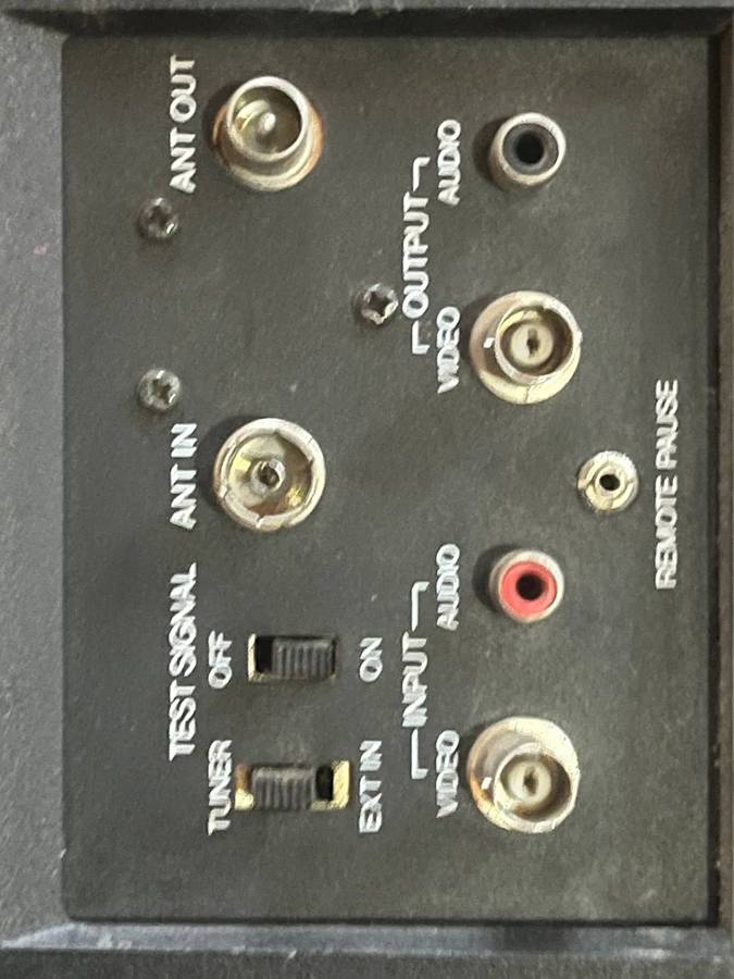 Old Sanyo Beta Video machine. NOT WORKING. For spares or repair.