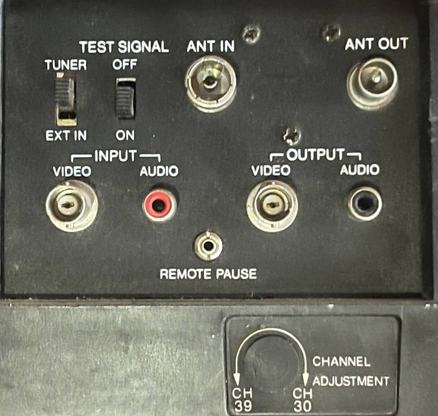 Old Sanyo Beta Video machine. NOT WORKING. For spares or repair.