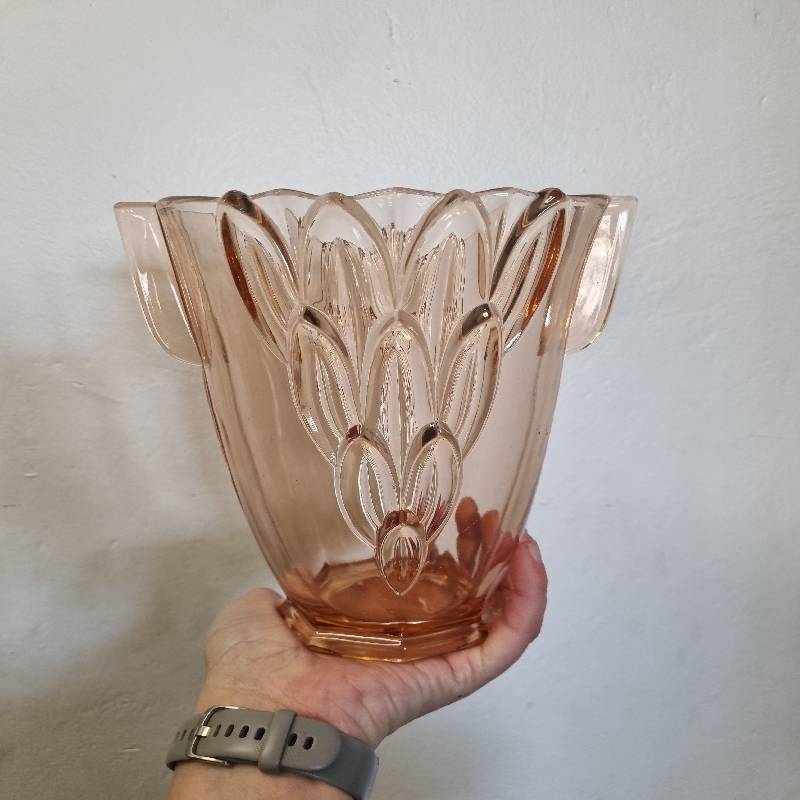 Beautiful Large Vintage Glass Vase with stunning detail
