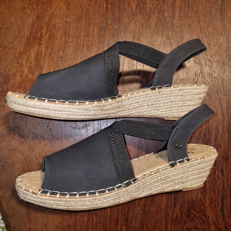 Black wedges - Size 6 - Never worn