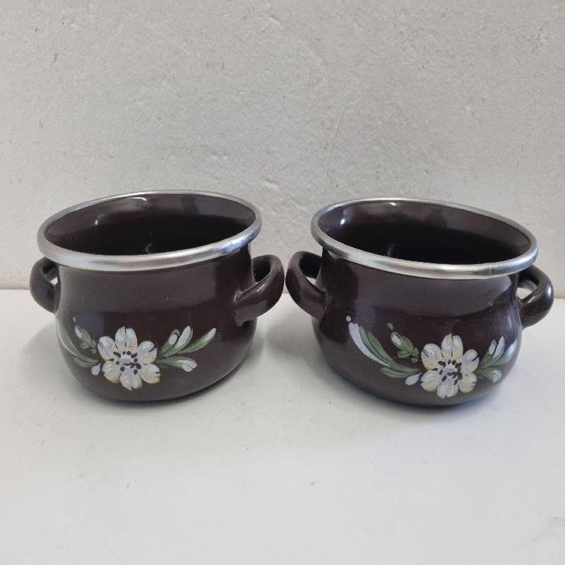 2 x Vintage Brown Enamel Pots - Great condition - Diameter 11.5cm