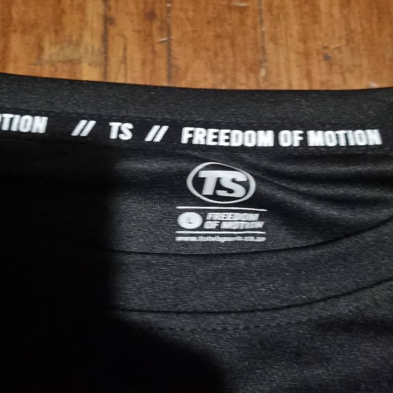 Mens Black longsleeve top - Size L - Totalsports - New with tag