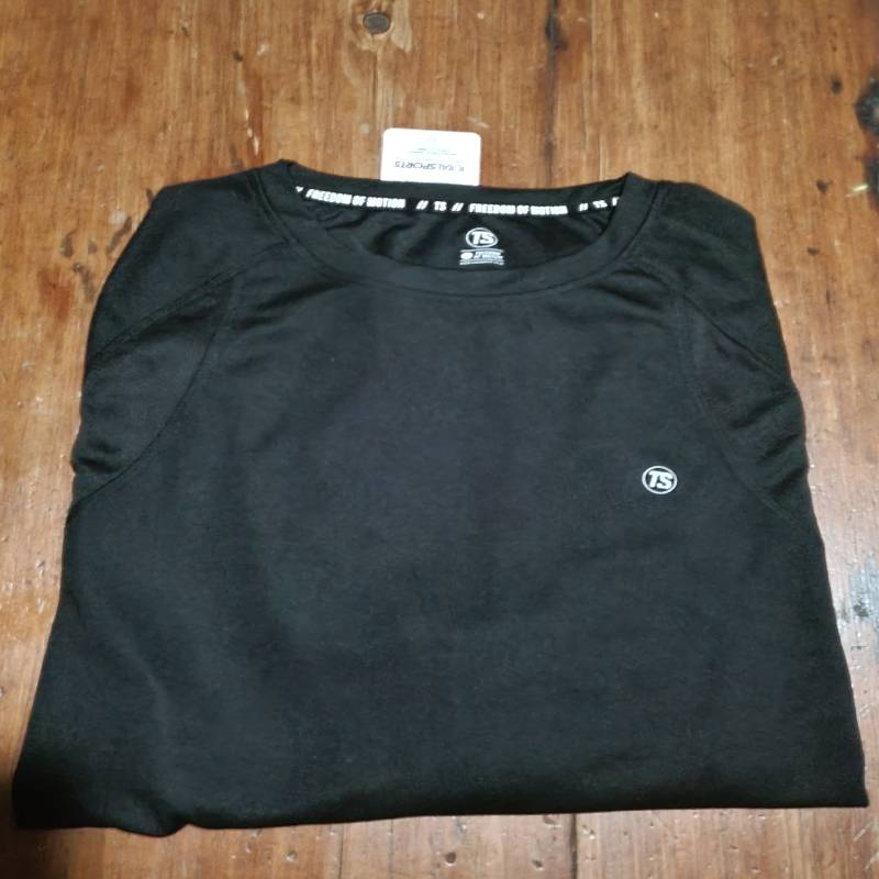 Mens Black longsleeve top - Size L - Totalsports - New with tag