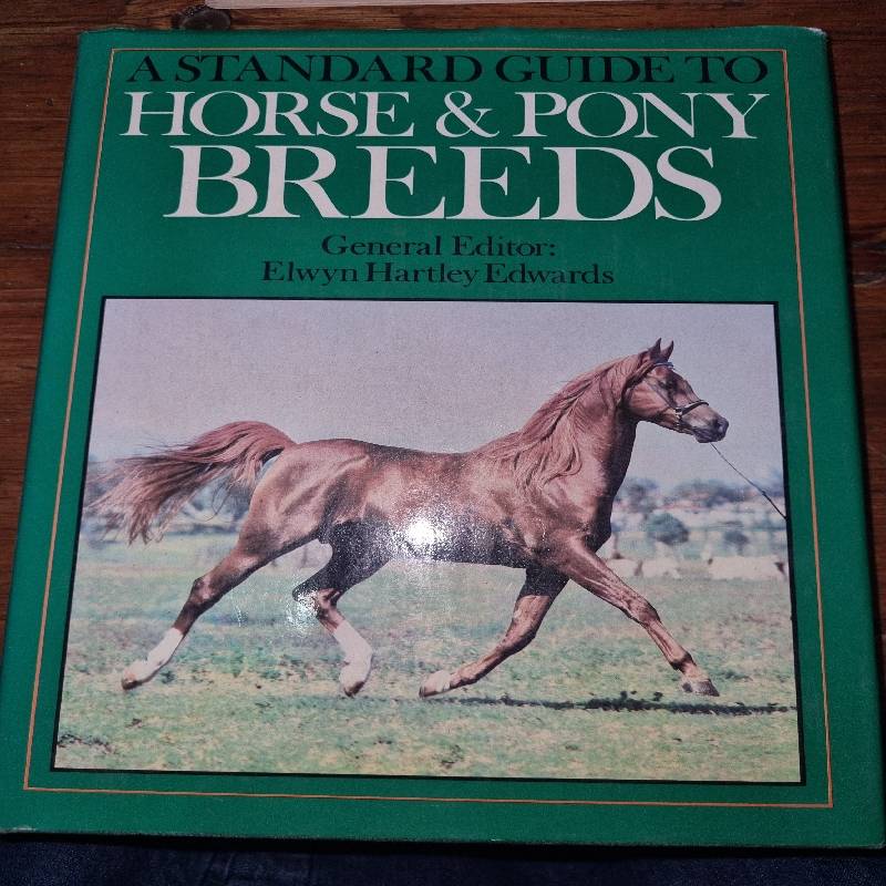 A Standard Guide to Horse & Pony Breeds - Elwyn Hartley Edwards