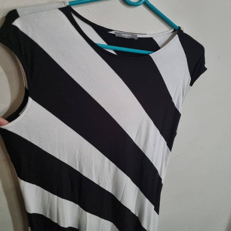 Studio-W black and white dress - Size 14 - Woolworths