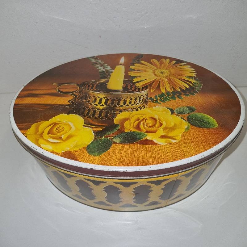 Large Vintage Biscuit Tin - Bakers LTD - Good Condition