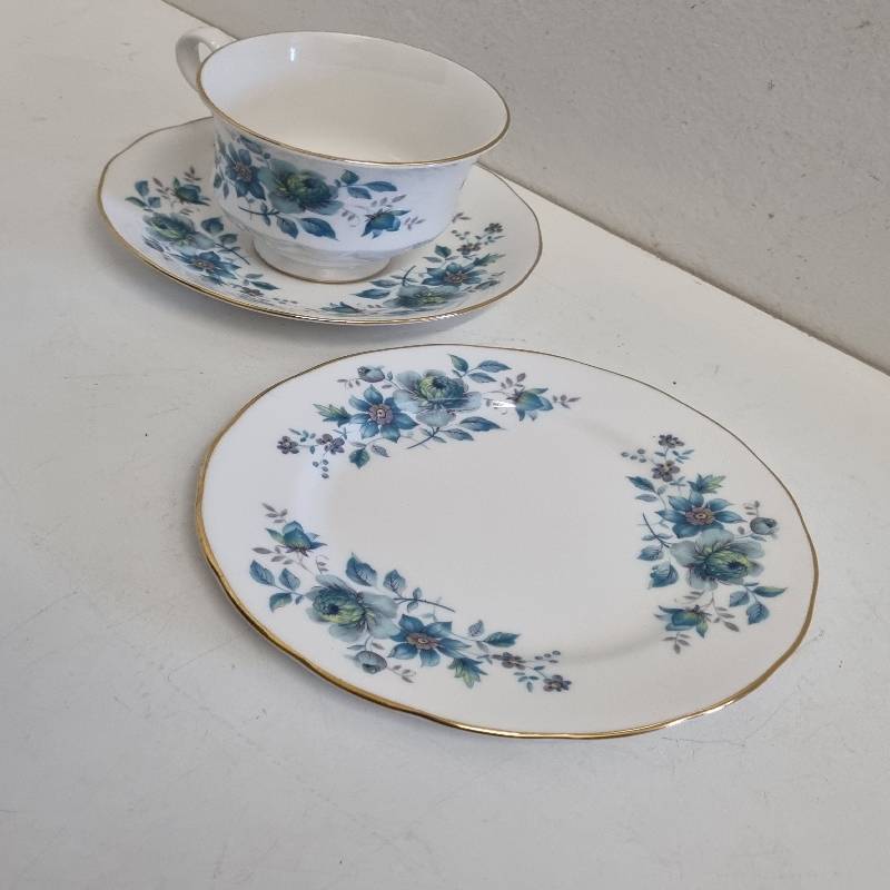 Beautiful Queen Anne Trio with floral detail and gold trim