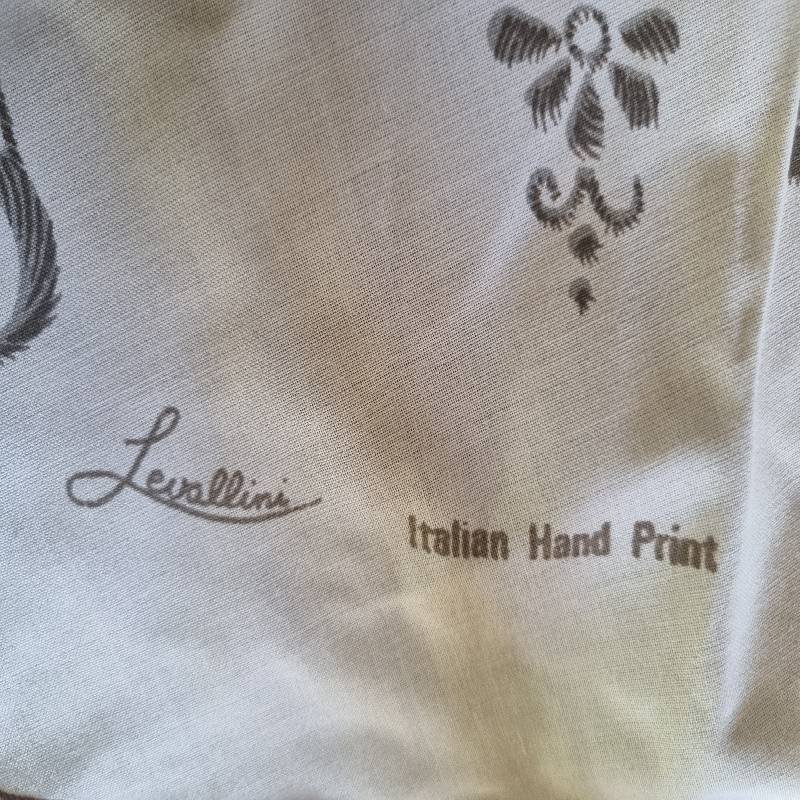 Vintage Italian Hand Print Round Tablecloth with 4 matching fabric napkins - Diameter 2.15m