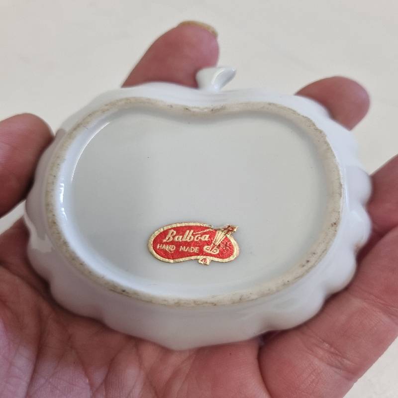 Small Hand Made Balboa dish - Size 8cm x 7cm