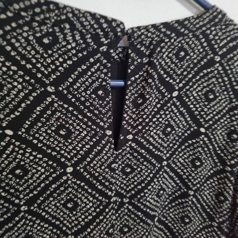 Beautiful dress with puffy sleeves - Size M