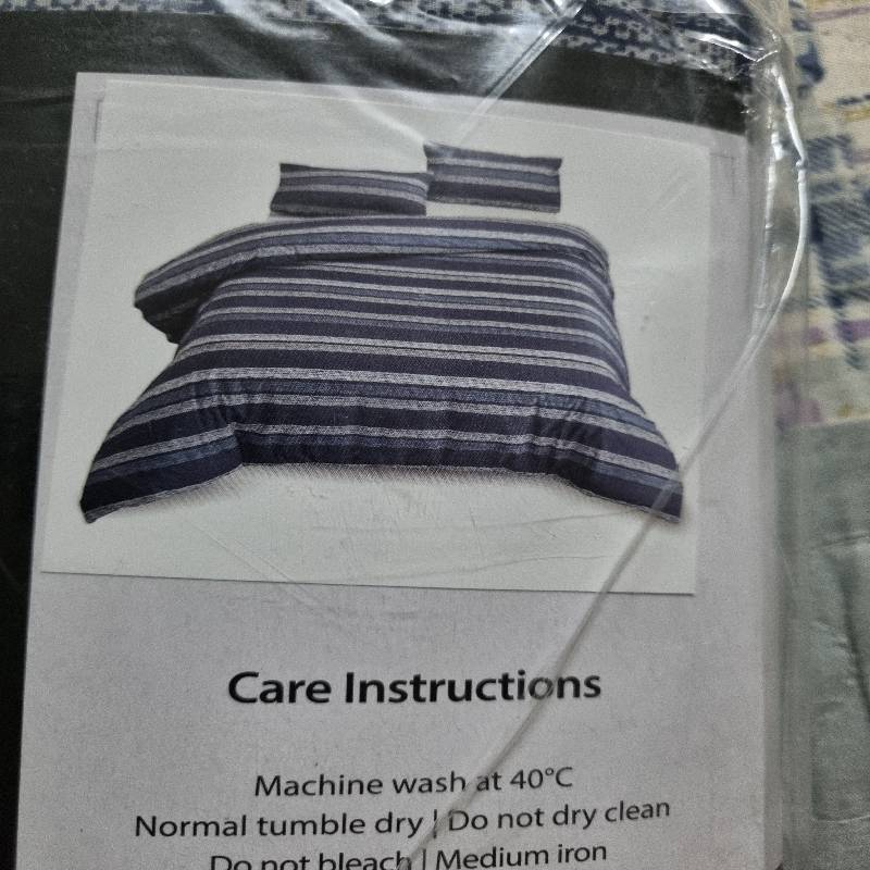 Volpes Duvet Cover Set - Great Quality - Brand new and sealed
