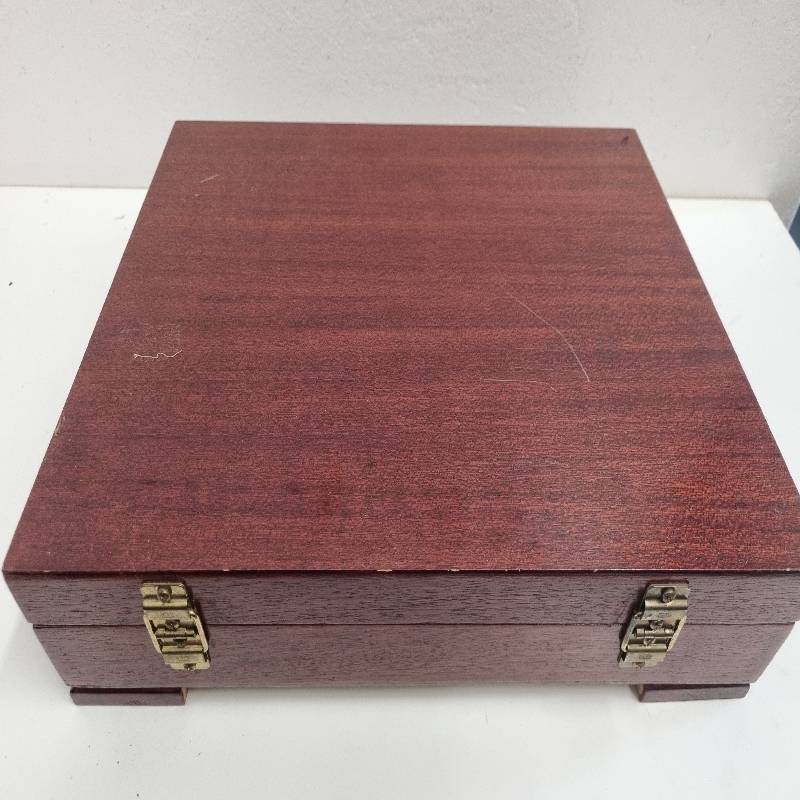 12 Piece Grawe & Hill Cutlery set in wooden box