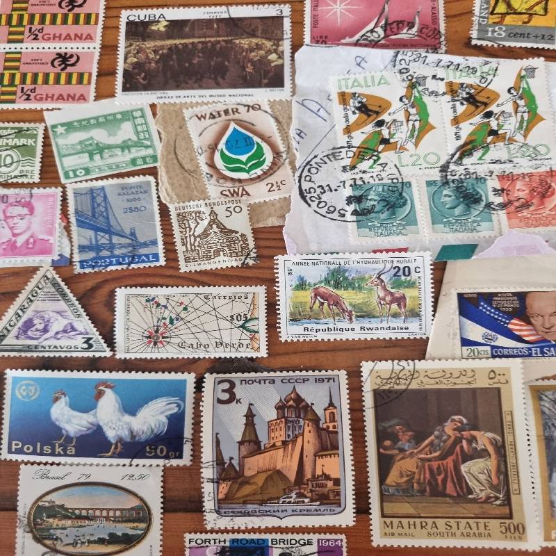 47 x International Stamps