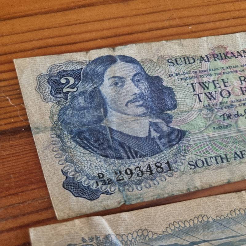 2 x R2 notes