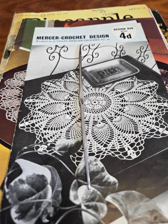 Crochet booklets and patterns and free crochet needle