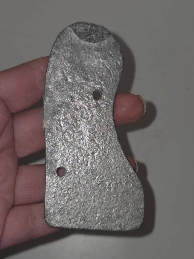 Metal plaque for bathroom