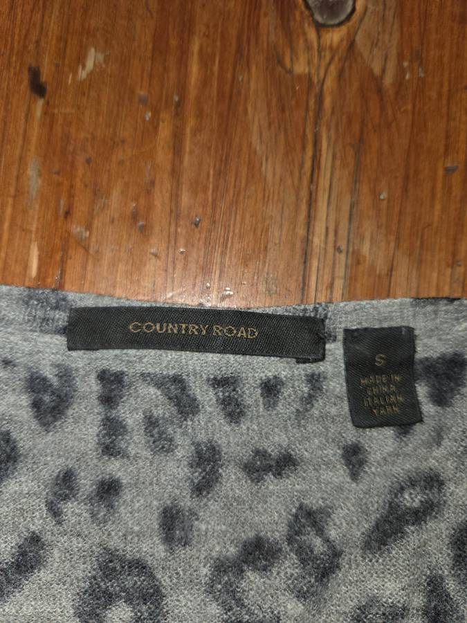 Country Road Animal Print Longer Length Knitwear - Size S Softest Italian Yarn - Beautiful fit