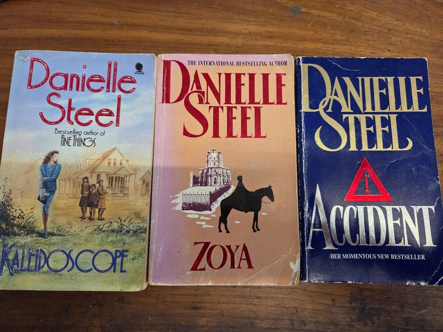 3 x Danielle Steel books - Accident, Kaleidoscope, Zoya