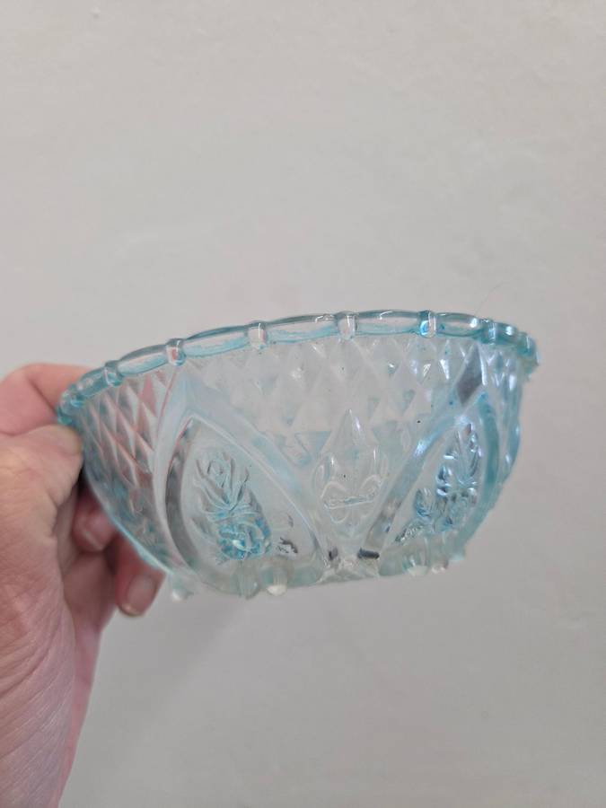 4 x Vintage colored glass pudding bowls with beautiful detail