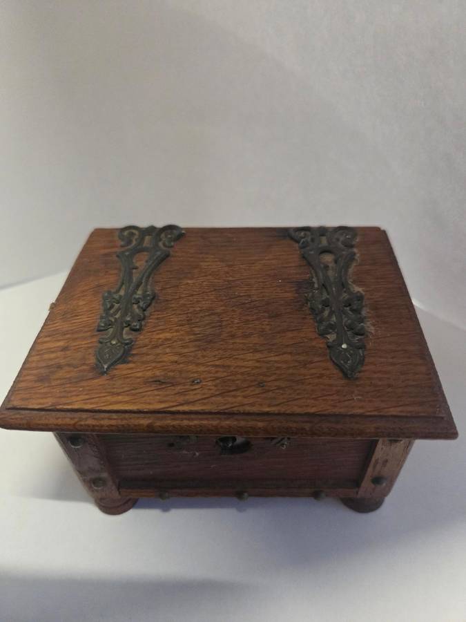 Antique Fry's Chocolate Wooden Money box - See pictures - Needs some repairs