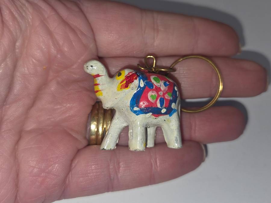 Keyring with colorful elephant detail