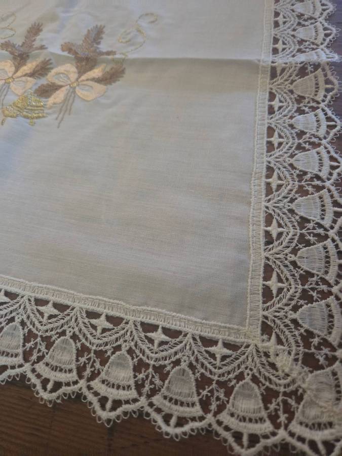 Vintage Embroidered Tablecloth - Size 83cm x 83cm