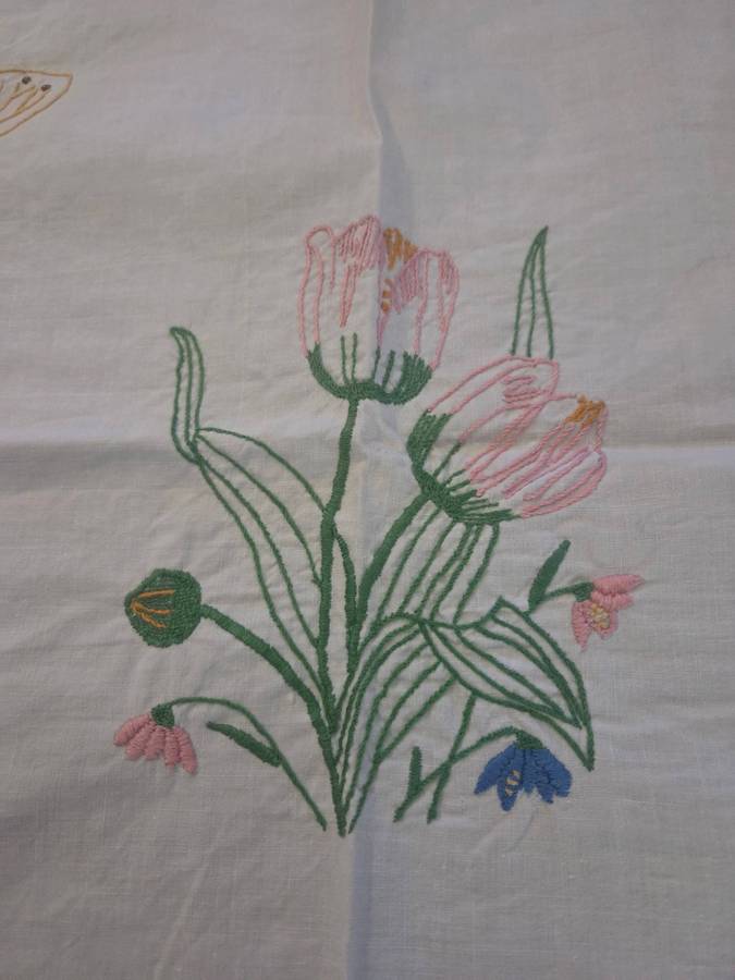 Beautiful Vintage Embroidered Tablecloth - Size 78cm x 60cm