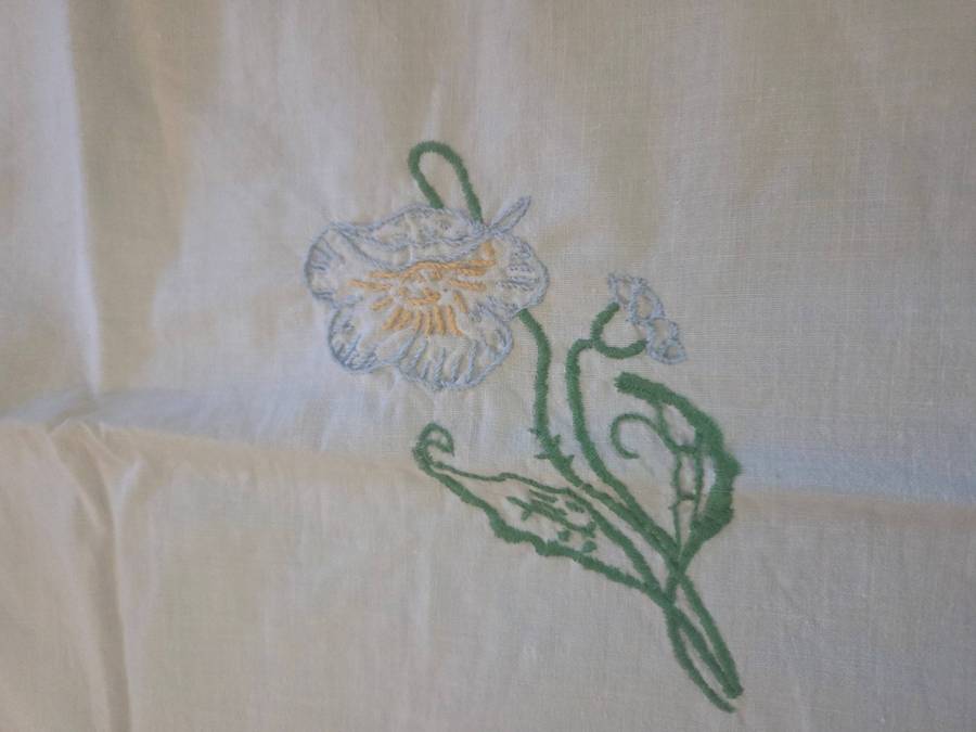 Beautiful Vintage Embroidered Tablecloth - Size 78cm x 60cm