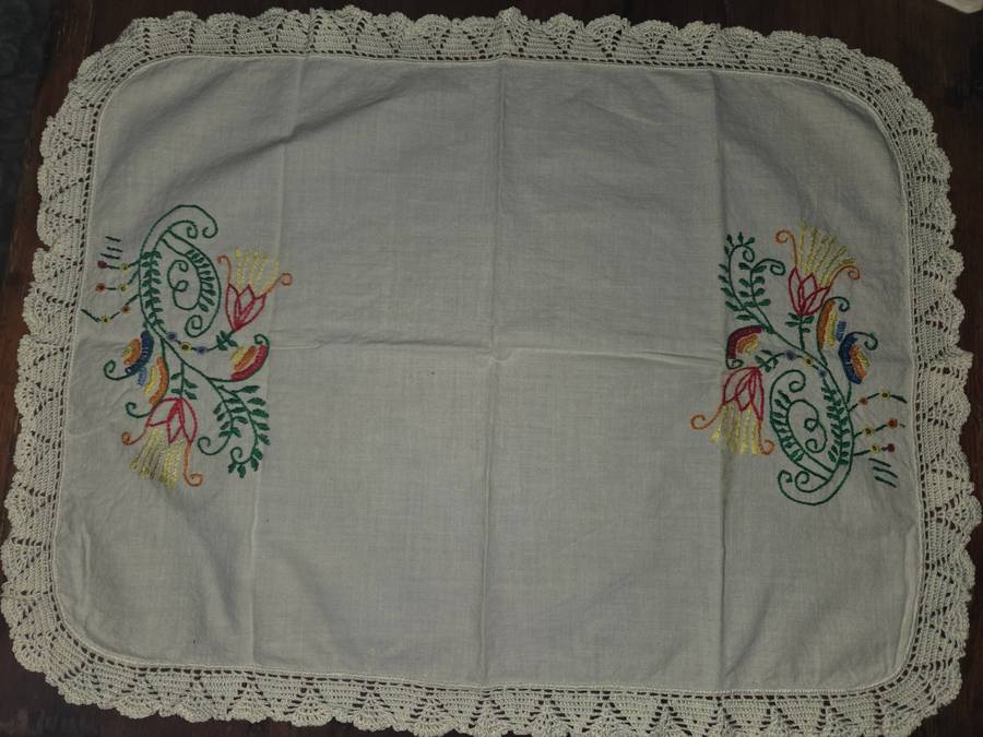 Vintage Embroidered doily - 47cm x 36cm