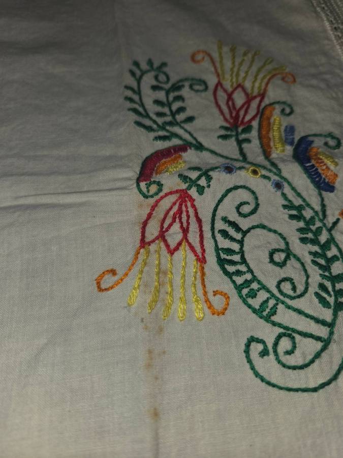 Vintage Embroidered doily - 47cm x 36cm