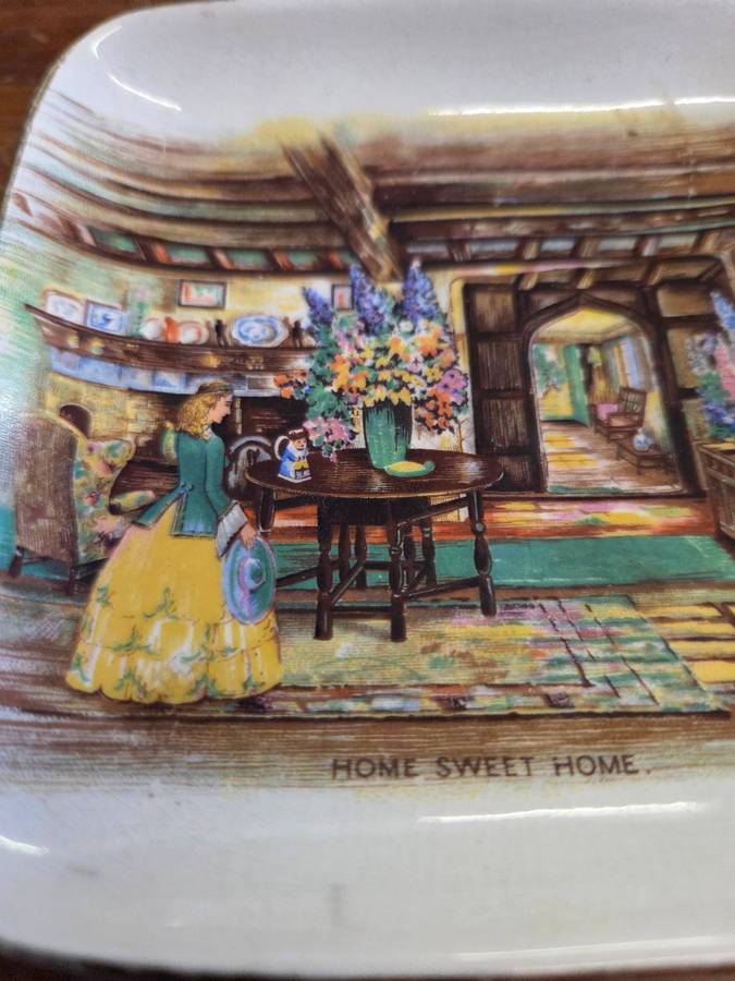 Vintage Sandlandware pin dish - 10cm x 10cm