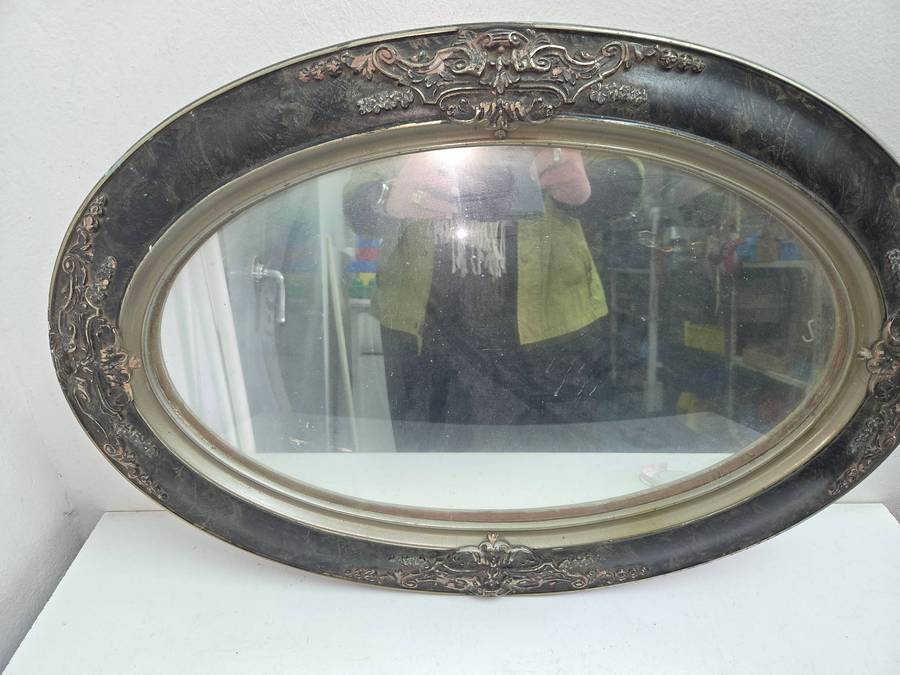 Mirror in beautiful Vintage ornate oval frame Size - 62cm x 42cm