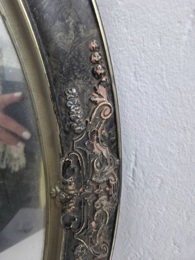 Mirror in beautiful Vintage ornate oval frame Size - 62cm x 42cm