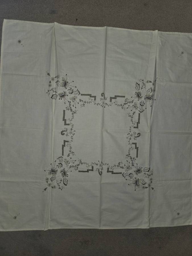 Beautiful Vintage Embroidered Tablecloth - 85cm x 85cm