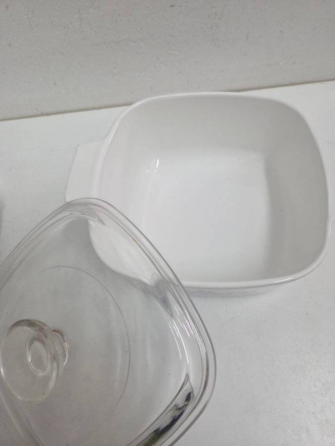 Corningware dish with lid - Corning ware Size - 17cm x 17cm and 7.2cm deep