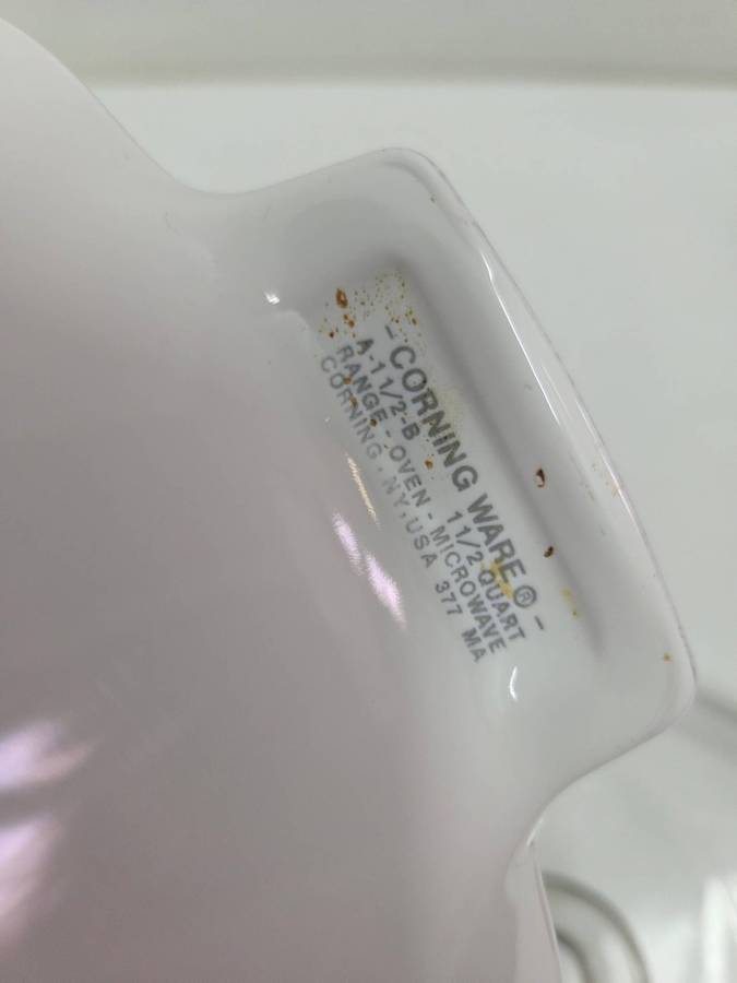 Corningware dish with lid - Corning ware Size - 17cm x 17cm and 7.2cm deep