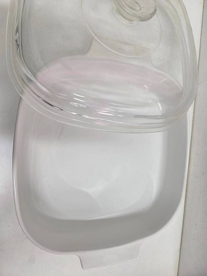 Corningware dish with lid - Corning ware Size - 17cm x 17cm and 7.2cm deep