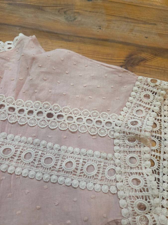 Pink top with lace detail - Size M