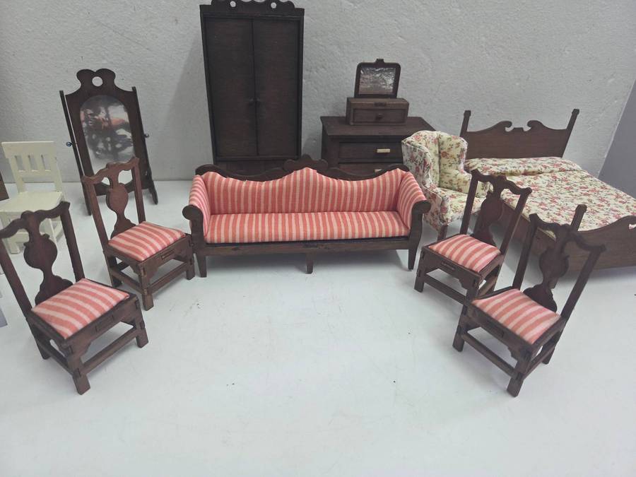 Large lot of miniature doll house furniture Just adorable!!!