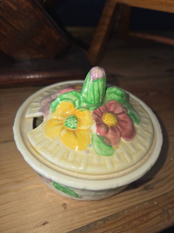 Beautiful Vintage Sugar bowl with lid - Porcelain - In perfect condition