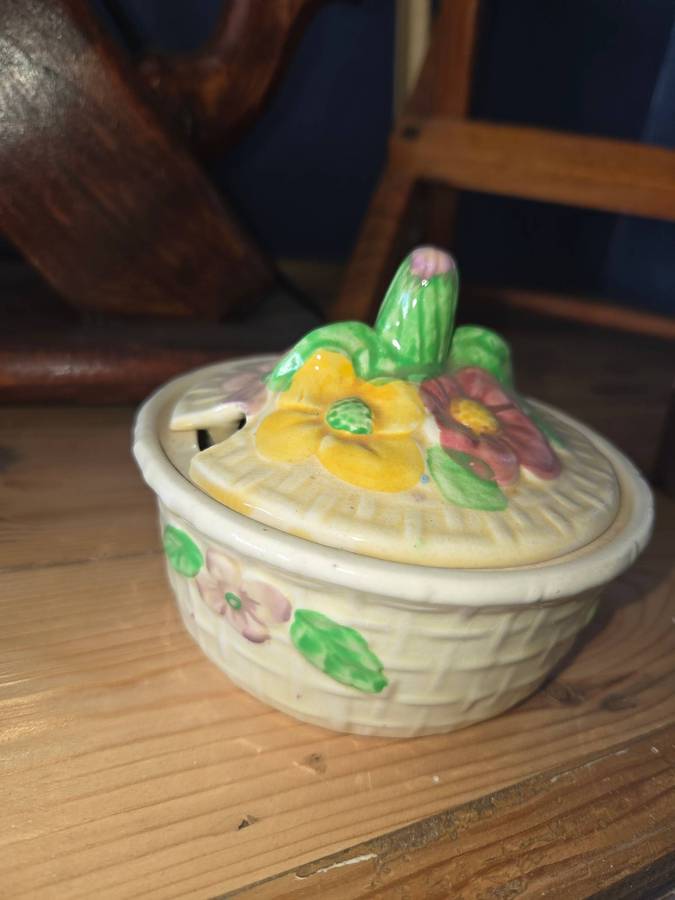 Beautiful Vintage Sugar bowl with lid - Porcelain - In perfect condition