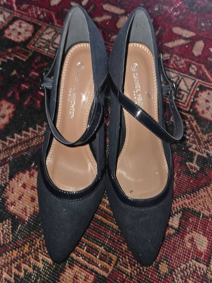 Daniel Hechter Navy Heels - New Size 6