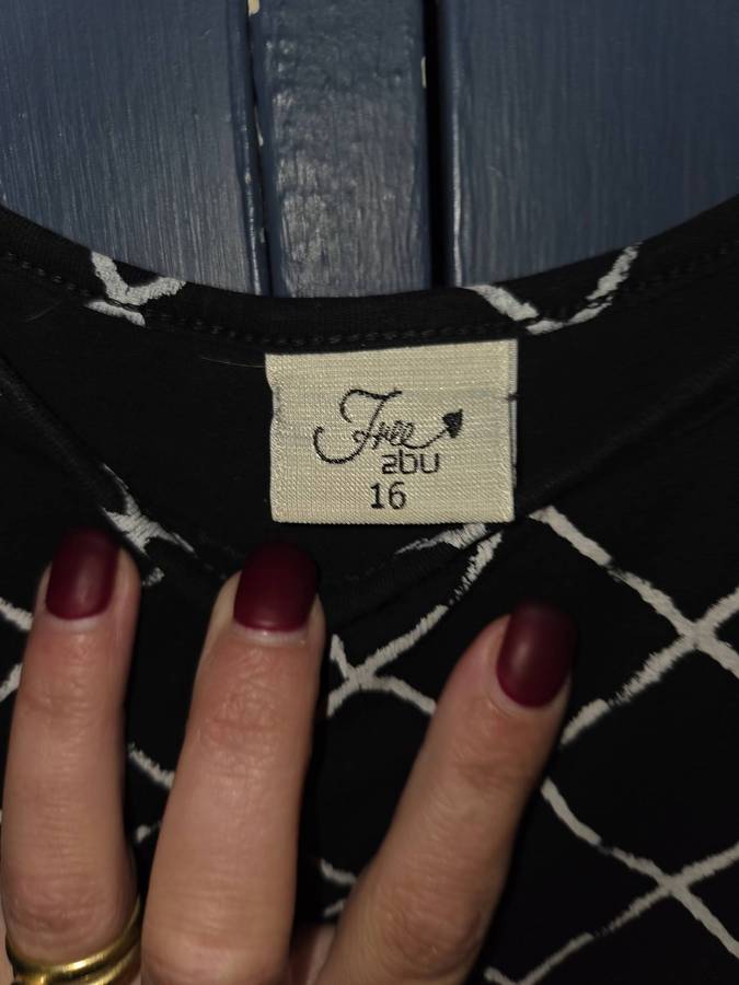 Free2bu Black and white dress - Size 16