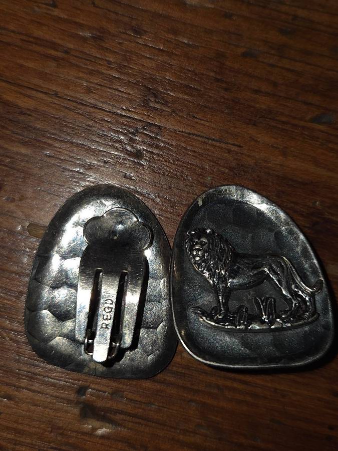 Vintage Earrings with lion detail