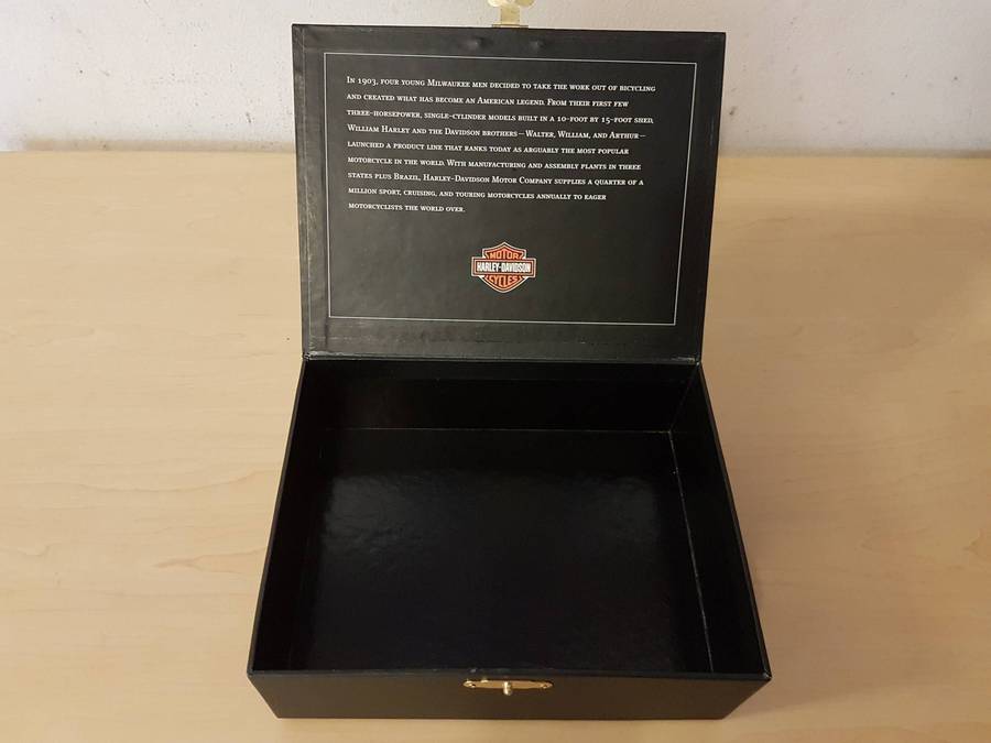 Harley Davidson Gift Box + 8 x Napkin Rings + 1906 Norway 2 Ore Coin