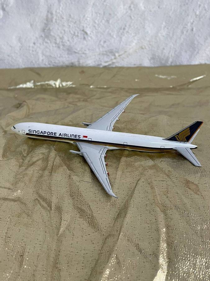 Model Die-Cast Replica Singapore Boeing 777