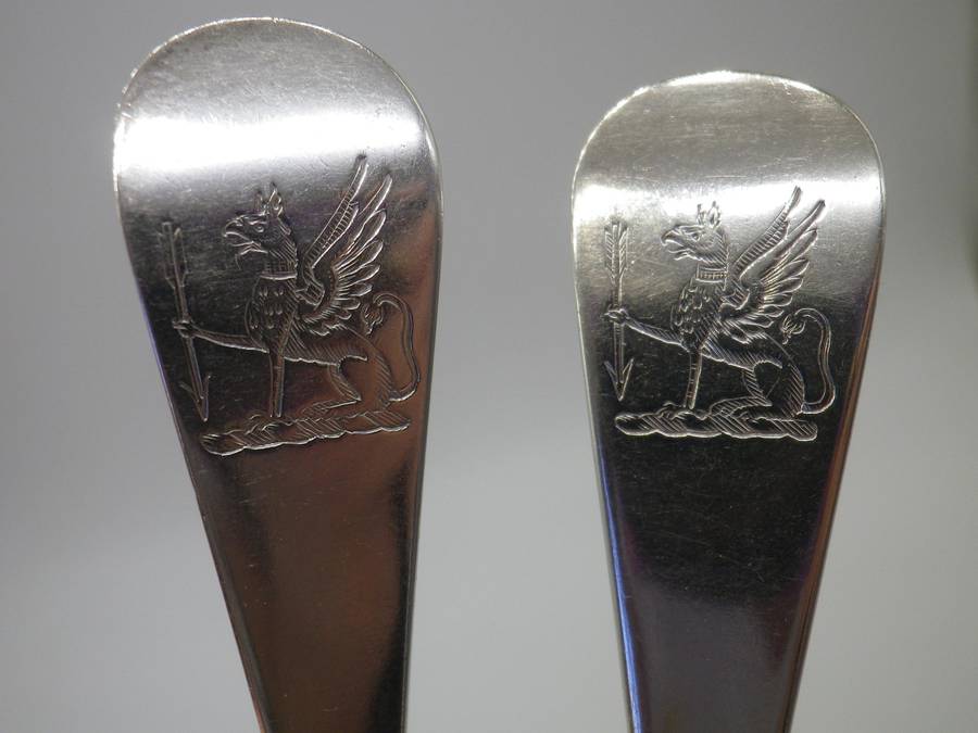 PAIR OF FINE GEORGIAN HALLMARKED SILVER RAT TAIL DESSERT SPOONS Heraldic Griffin Crest 75grms  16cm