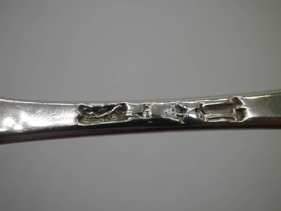 PAIR OF FINE GEORGIAN HALLMARKED SILVER RAT TAIL DESSERT SPOONS Heraldic Griffin Crest 75grms  16cm