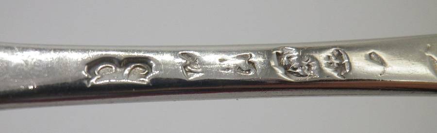 PAIR OF FINE GEORGIAN HALLMARKED SILVER RAT TAIL DESSERT SPOONS Heraldic Griffin Crest 75grms  16cm