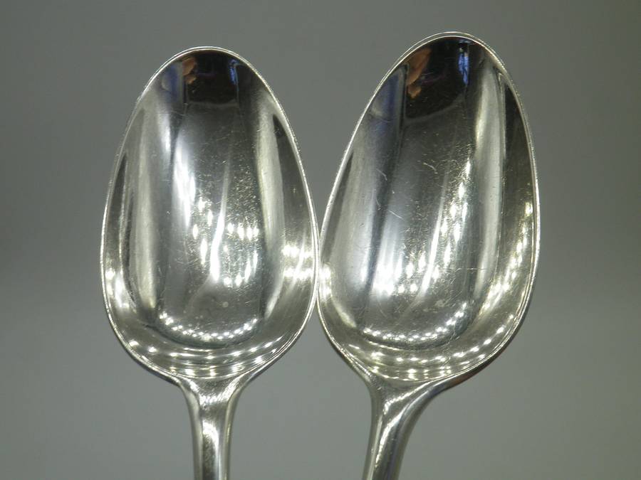 PAIR OF FINE GEORGIAN HALLMARKED SILVER RAT TAIL DESSERT SPOONS Heraldic Griffin Crest 75grms  16cm
